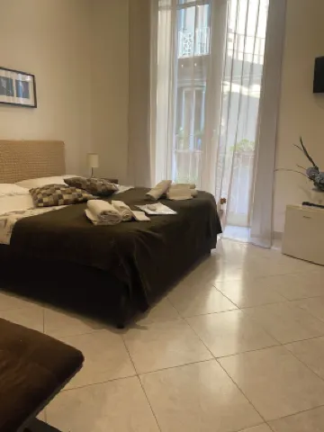 那不勒斯住宿加早餐旅館 平民表決廣場附近的飯店