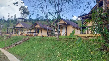 Mong Homestay Resort Отели рядом с достопримечательностью «Pang Ung»