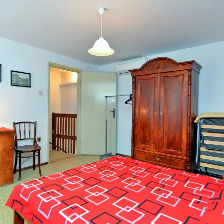 House Monteci 1378 Отели в г. Галижана