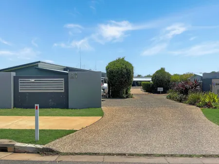 Direct Collective - Villas on Rivergum Отели в г. Эмеролд