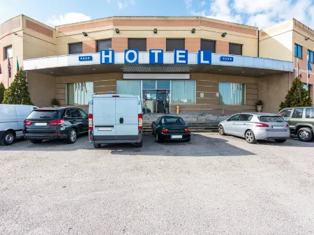 Emperatriz III Отели в г. Кампо де Саламанка