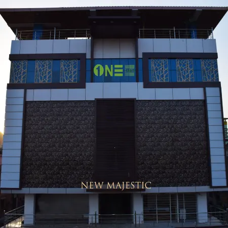 Hotel New Majestic Отели рядом с достопримечательностью «Даргах Шариф»