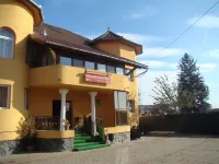 Pensiunea Crown Royal Hotel in zona Cittadella di Alba Carolina