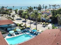 Pacific Crest Hotel Hotels near Les Marchands