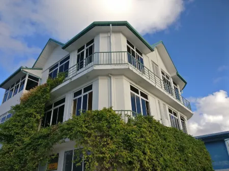 Baivaru Guesthouse Services Отели в г. Остров Кудду