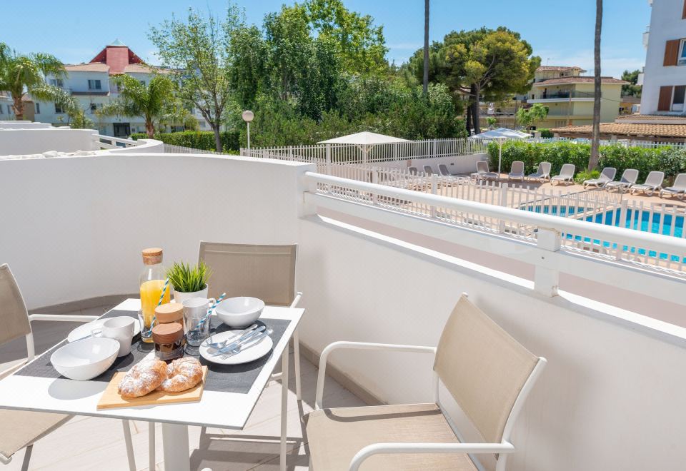 APARTAMENTOS THE OLIVE BEACH ALCUDIAOver view