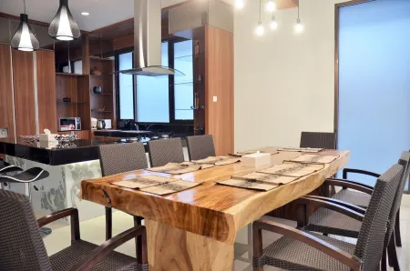 Narwastu Hill 6Br Villa with Pool and Movie Room Отели рядом с достопримечательностью «Wot Batu»