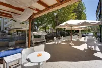Hotel Gadames - Lunch on the Beach