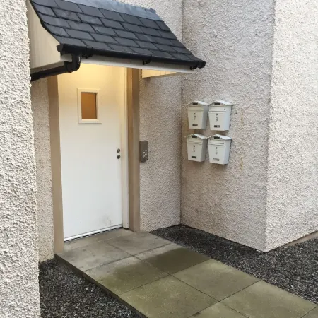 8 Varis Apartments