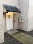 8 Varis Apartments