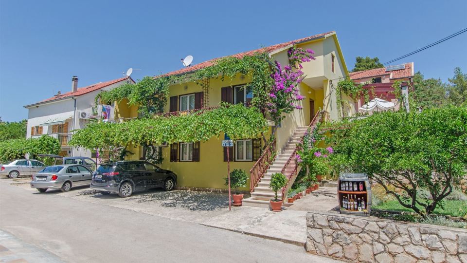 Apartments and Rooms Anita