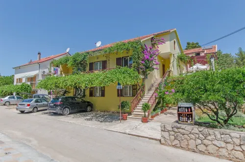 Apartments and Rooms Anita