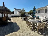 3 bedroom Cottage w/ Tiki Bar, great location in Ship Bottom Hotels in Ship Bottom