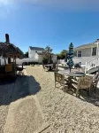 3 bedroom Cottage w/ Tiki Bar, great location in Ship Bottom