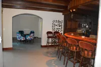 Airport Gardens Boutique Hotel - ที่มีบาร์