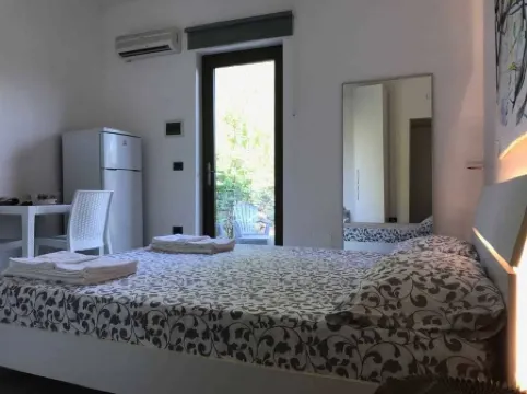 Dependance tra gli ulivi