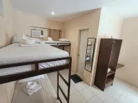Claytown Pension House - Hostels