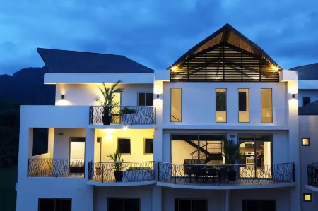 SKY PENTHOUSES 3BR 3,5 BTH - 6BR 5,5BTH at OCEANO Отели в г. Хако