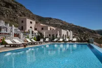 In Plo Luxury Suites - piscina