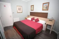 Pensión Jade Hotels in Laredo