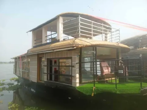 Sreekrishna Houseboats