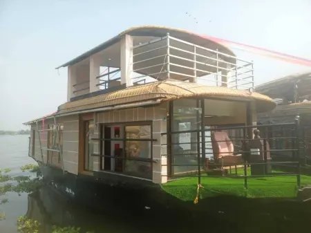 Sreekrishna Houseboats