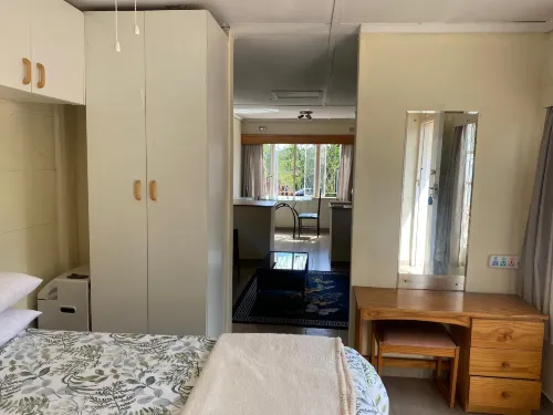 Pristine 1 Bed Cottage in Northern Suburbs - 2222 Hotels in Helensvale