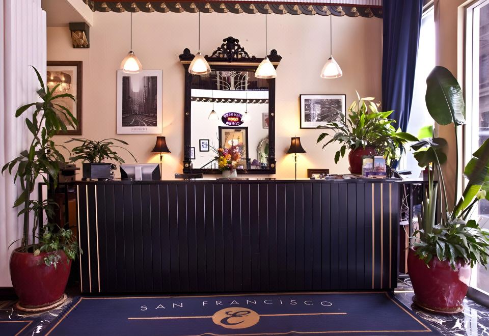 엠버시 호텔 객실 사진