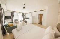 Cedrus Suites - Condos
