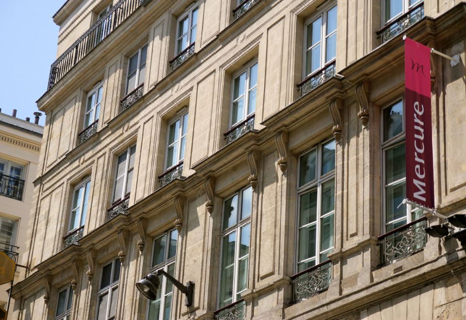 2. Hôtel Me..