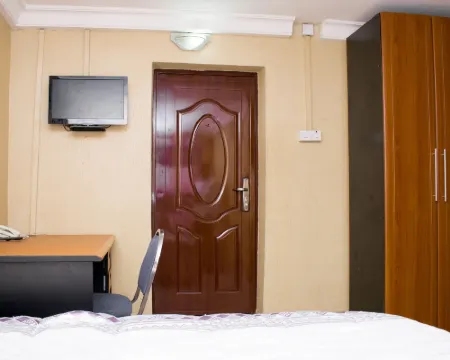 Maxton Suites Magodo Hotels in Mushin