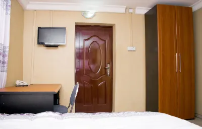 Maxton Suites Magodo Hotels near Ovuomaroro Gallery
