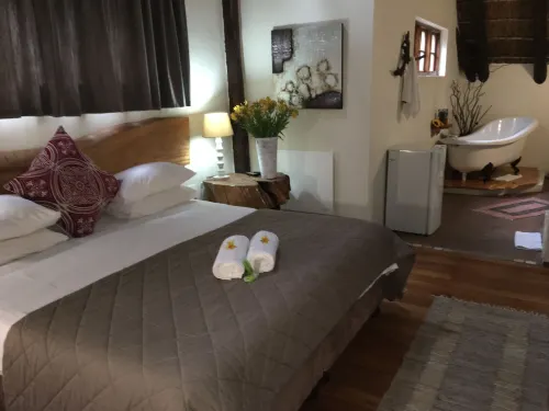 The Birdhouse Bed & Breakfast #No Loadshedding #Solar Energy - parking