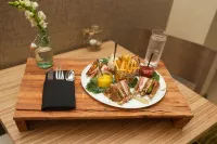 Holiday Inn GREENVILLE by IHG - breakfast