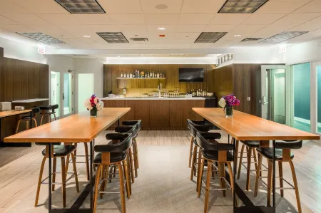 Kinzie Hotel Отели рядом с достопримечательностью «Лури Гарден»