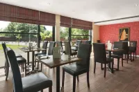 Redwings Lodge Birmingham - breakfast