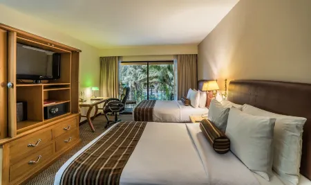 Wyndham Garden Guadalajara Expo Отели в г. Паломар