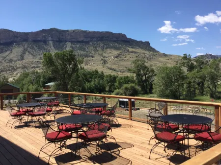 Eycat Lodging Company