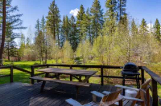 Lake Creek Lodge Hotels in Jefferson County