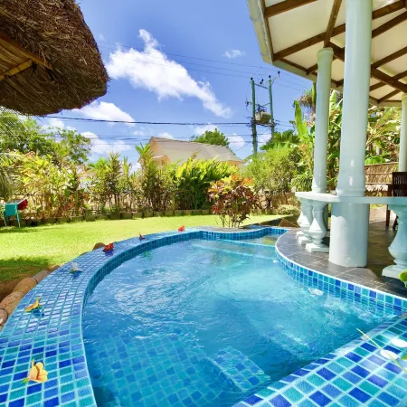 La Petite Maison and Sea Splash