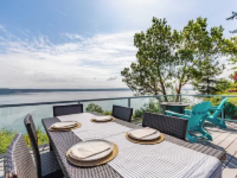 Saratoga Vista by AvantStay Waterfront Views Hotels in Langley