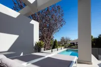 Akonizia Luxury House - with Private Heated Pool and Jacuzzi - Swimmingpools