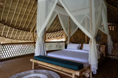 Pitu A Punggul Village Escape Отели рядом с достопримечательностью «Real Bali Swing»