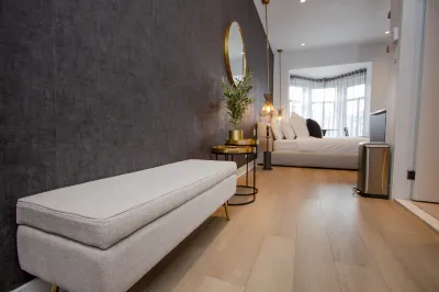 ยูนิค สเตย์ส์ - 4119 แซนด์-เด็นิส โรงแรมใกล้Vanier College