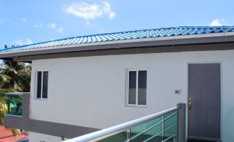 Barefoot Caye Caulker Hotel