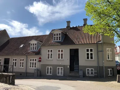 Huset Ved Springvandet Отели в г. 