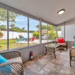 4b 2b w Hot Tub BBQ Firepit 9mins to Beach