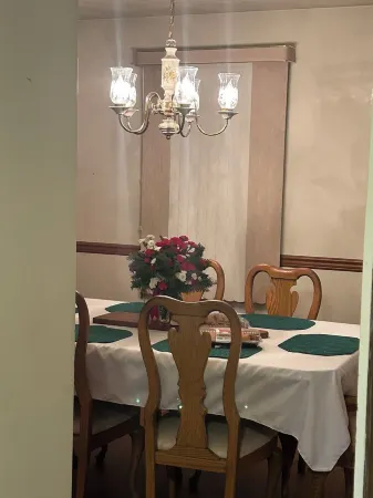 Charming 3-bedroom house with AC and WiFi in a very convenient location Отели рядом с достопримечательностью «Holiday Lanes»