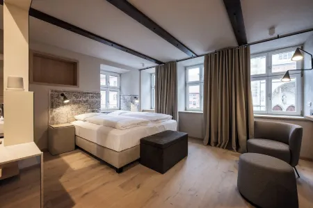 Hotel & Spa Goldene Rose Отели рядом с достопримечательностью «Cathedral of Saint George»