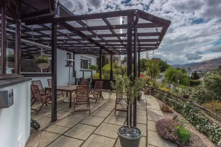 Guisachan Guest House Отели в г. Каол